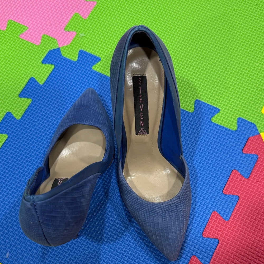 Steve Madden Textured Blue Heels